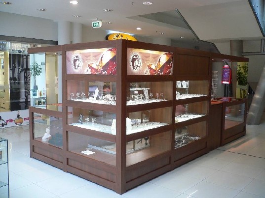 Prekybiniai baldai , vitrinos