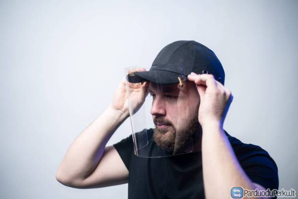 Prie snapelio tvirtinamas apsauginis veido skydelis