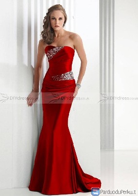 Progine be petneseliu Satinine siuvineta suknele su uodega