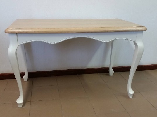 Provanso stiliaus stalas