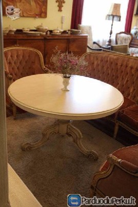 Provanso stiliaus stalas