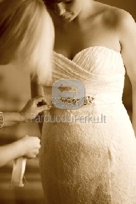 Puiki vestuvine suknele