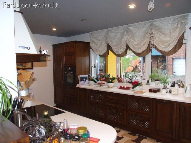 Puikus namas Riešėje prie miškelio