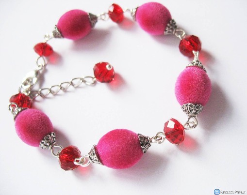 Pūkuotų bumbuliukų apyrankės