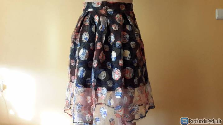 Puošnus permatomas sijonas