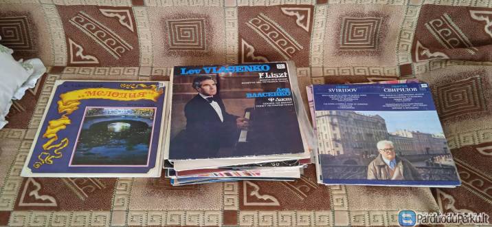 Radiją su plokštelių grotuvu