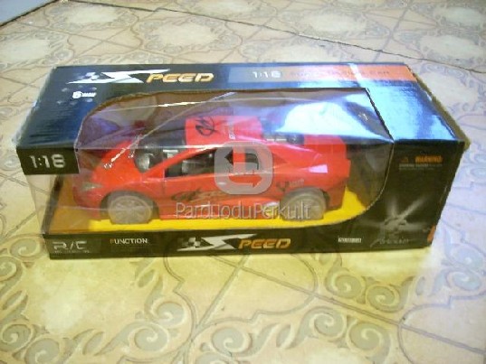 radiobangomis valdoma vaikiska masinele