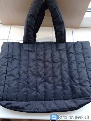 Rankinė juodos spalvos