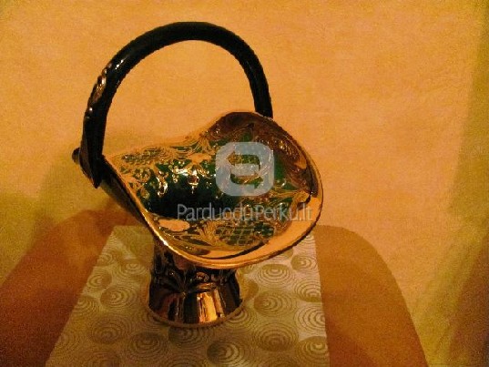 Ranku darbo auksuotos stiklo cekiskos vazeles