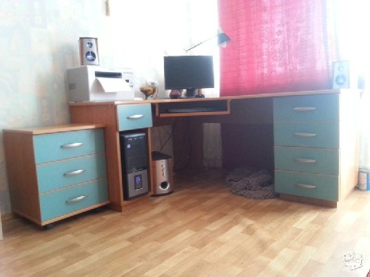 Rašomasis stalas su spintele