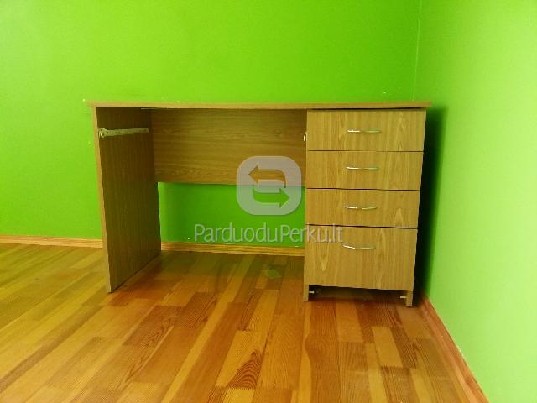 Rašomasis stalas su stalčiais