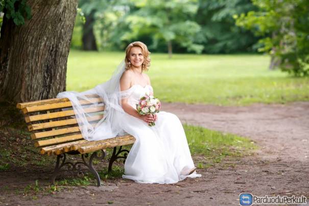 Romantiška vestuvinė suknelė