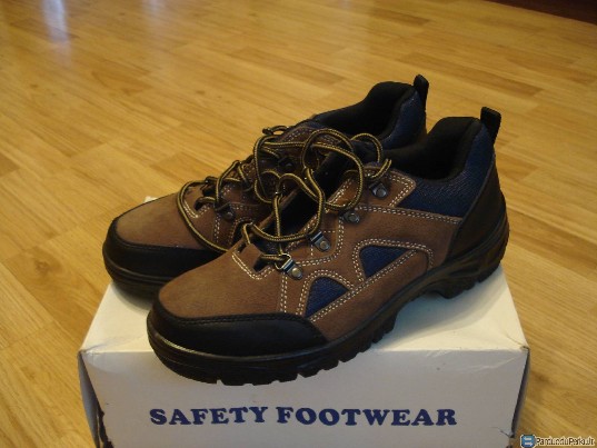 Safety footwear batai
