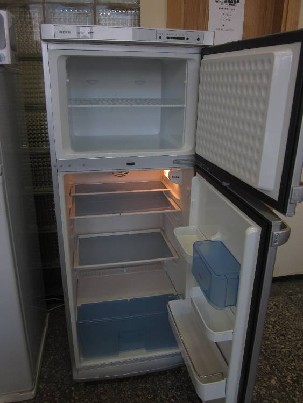 Šaldytuvas BOSCH SIDABRO SPALVOS. KSV 29648 A +