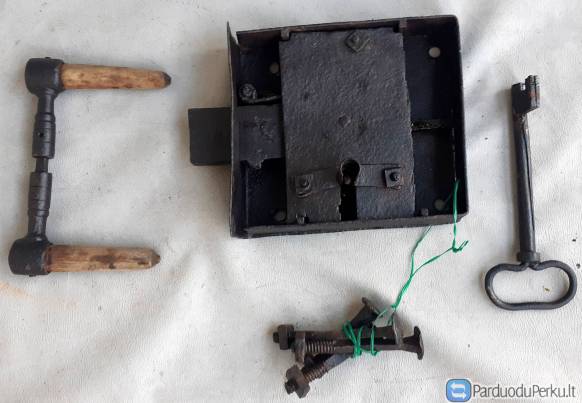 Senovinė klėtinė spyna,"klemkos",spynos