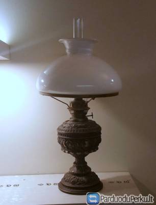 Senovinė žibalinė lempa su gaubtu