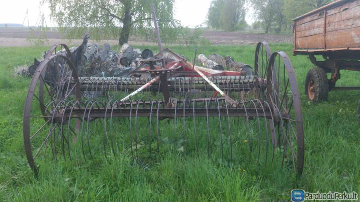 Senoviniai šieno vartytuvai