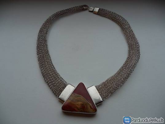 Sidabrinis kolje su agatu