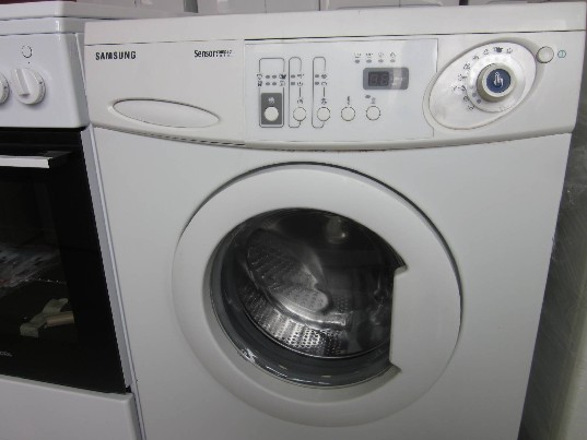 SKALBYKLĖ SAMSUNG F 813 J LCD