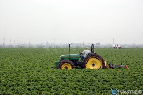 SKUBIAI TRAKTORIAUS VAIRUOTOJAS Švedijoje