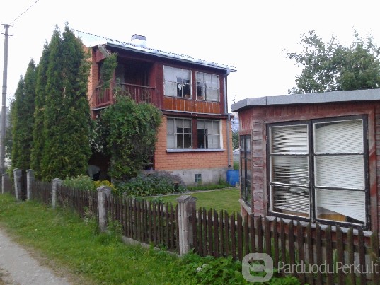 Sodo sklypas su gyvenamu namu