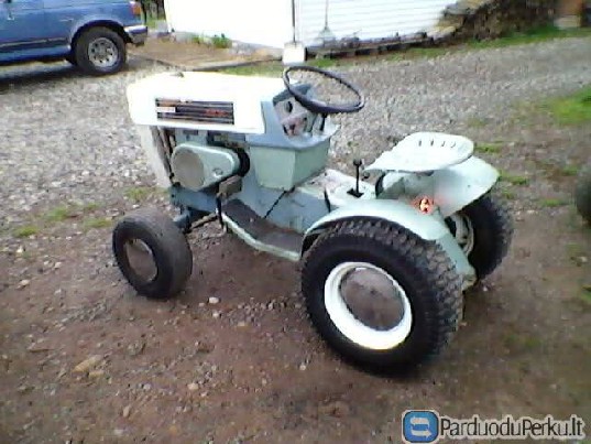 Sodo traktoriai JAV gamybos