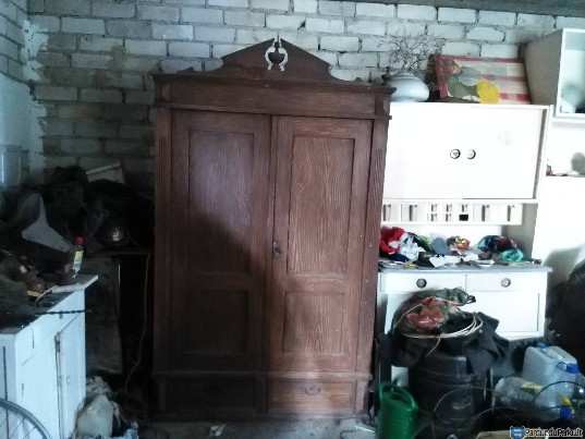 Spinta, skrynia, laikrodis