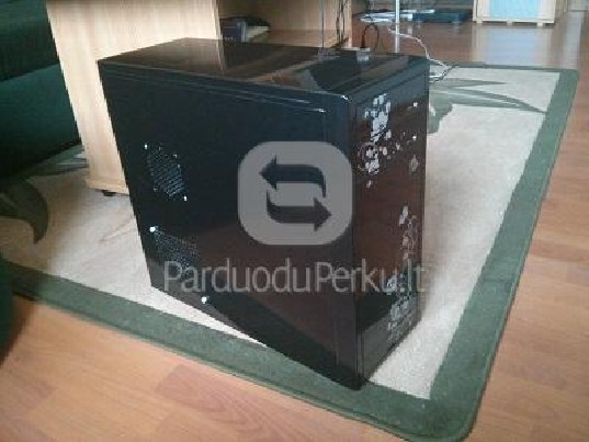 Stacionarus kompiuteris tinkantis darbui ir žaidimams