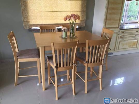 Stalas su kėdėmis