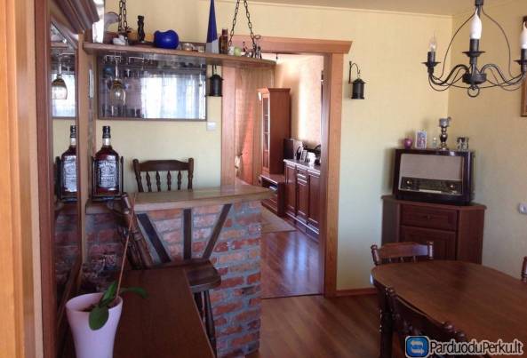 Statybininkų pr. Parduodamas 4 -iu kambariu perplanuotas butas 5/4 aukste.