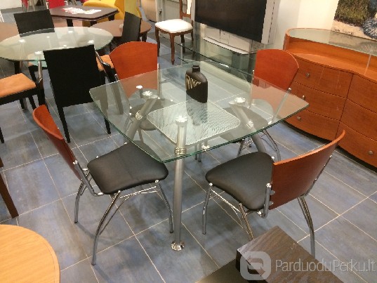 Stiklinis stalas su 4 kėdėmis