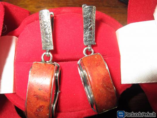 Stilingi sidabriniai auskarai su natūraliu koralu (vienetiniai)