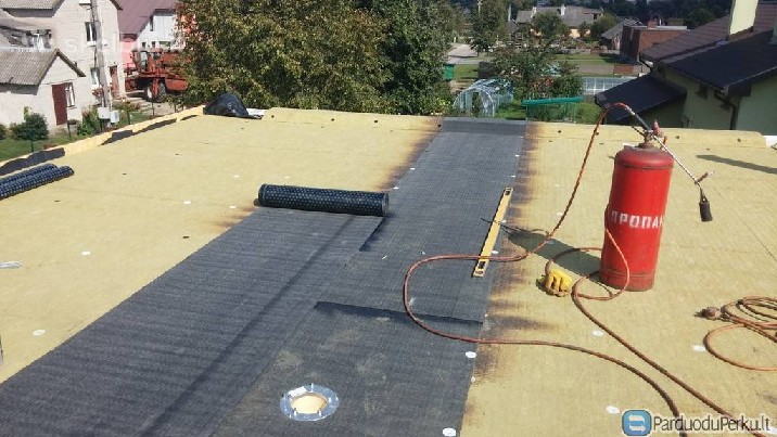 Stogu dengimas su prilydoma rulonine danga