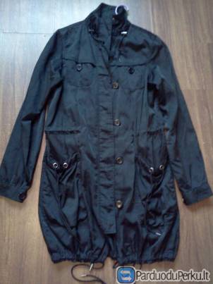 Striukė juodos spalvos