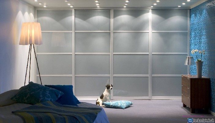 Stumdomos Durys, Spintos, Drabužinės, Baldai.