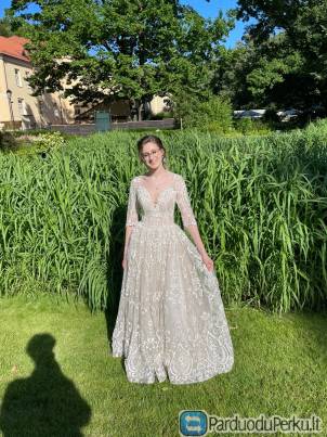 Suknelę kuri ir proginė ir vestuvinę