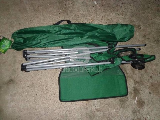 Sulankstomos turistinės kėdės urmu