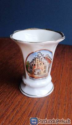 Suvenyrinė porcelianinė vazelė su Flensburgo miesto vartais