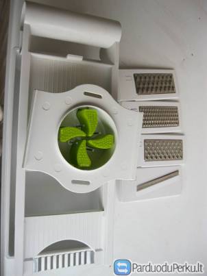 Tarka su keturiais peiliukais