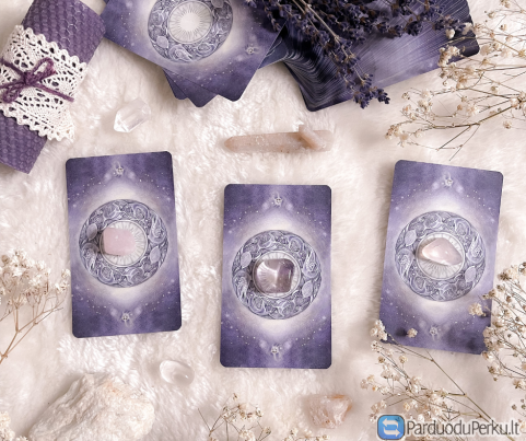 Taro skaitymas, numerologija, magiški ritualai – internetu!