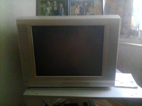 Televizorius SHARP + televizoriaus staliukas, priedelis, pul