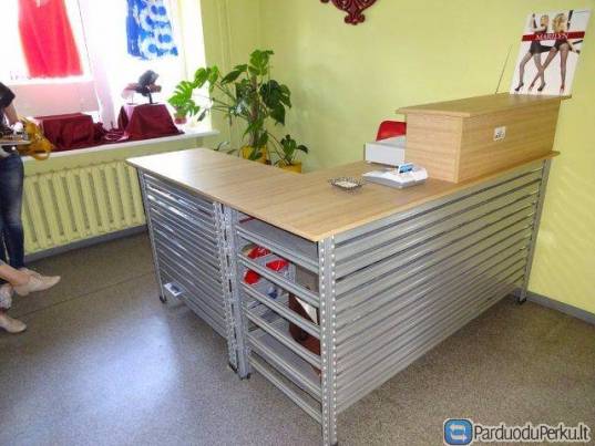 tik 350 eur už kokybišką prekystalį ir rūbų kabyklą