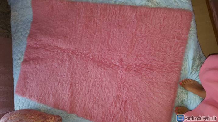 Tikros vilnos kilimas rozinis