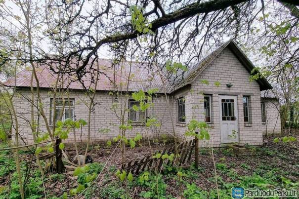 Trakų r. sav., Žukiškių k., mūrinis namas