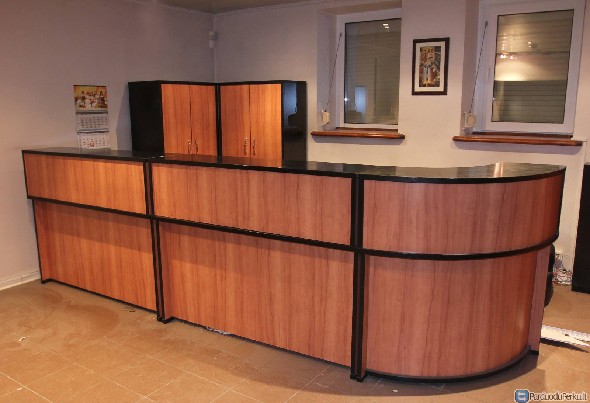 Tvirti korpusiniai biuro baldai