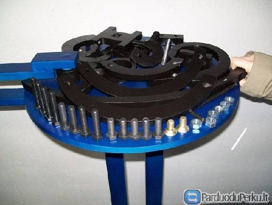 Universalios Metalo Stakles Dekoratyvinei Kalvyste