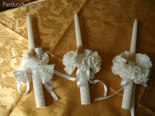 Žvakė puošta nėriniais