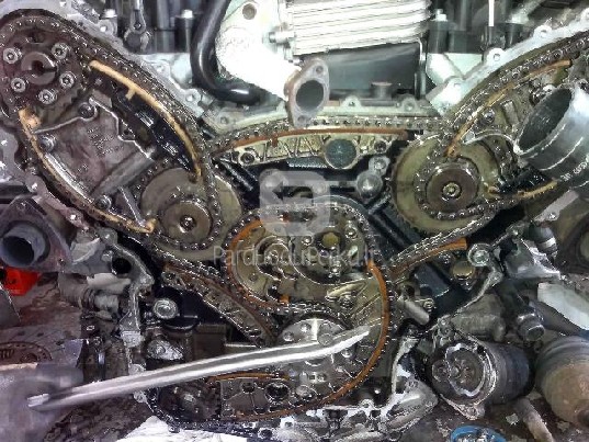 Variklio grandinės keitimas