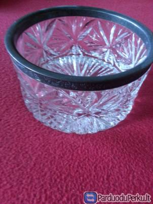 Vaza su metalu  1980 m