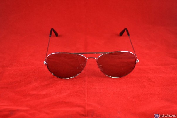 Veidrodiniai akiniai nuo saulės